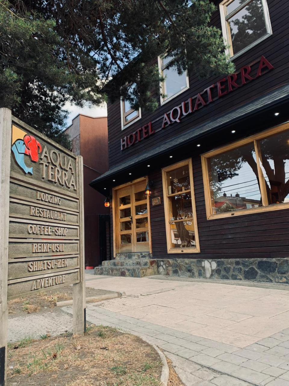 Hotel Aquaterra Puerto Natales Bagian luar foto