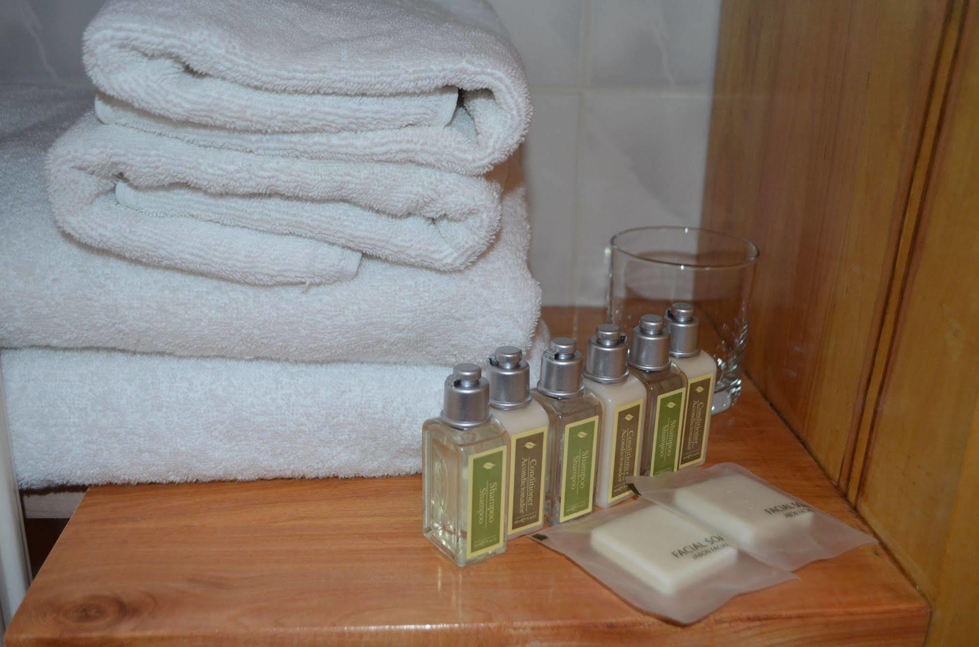 Hotel Aquaterra Puerto Natales Bagian luar foto